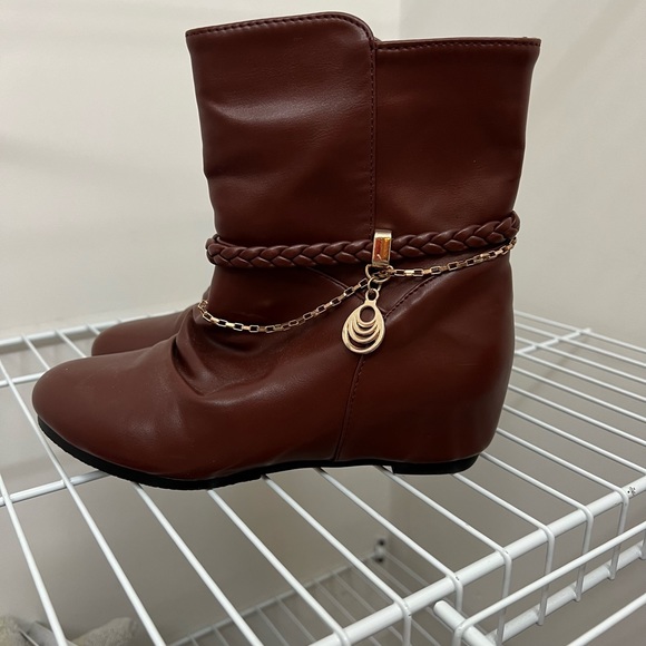 Gentle used brown boots - Picture 4 of 5